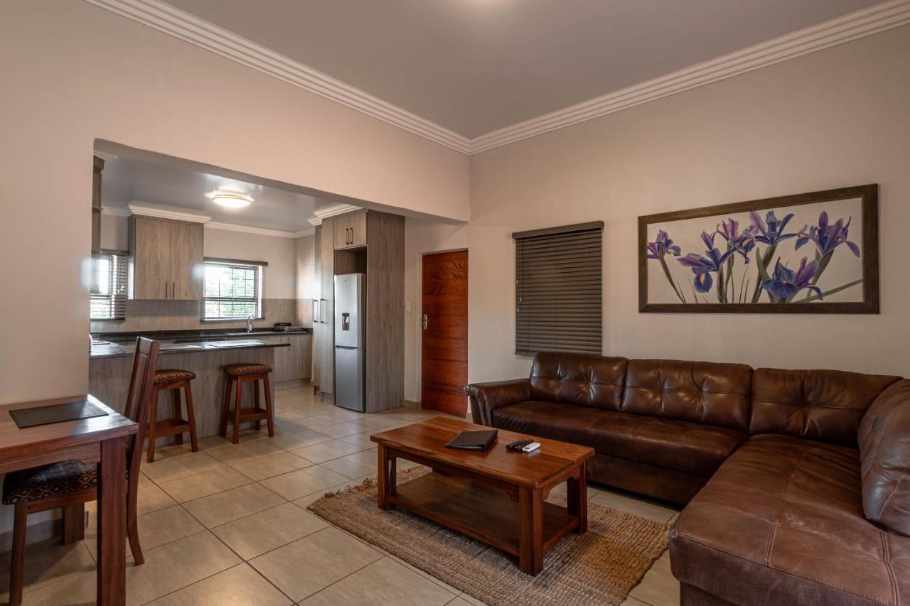Camelot Guest House & Apartments Potchefstroom Exterior photo