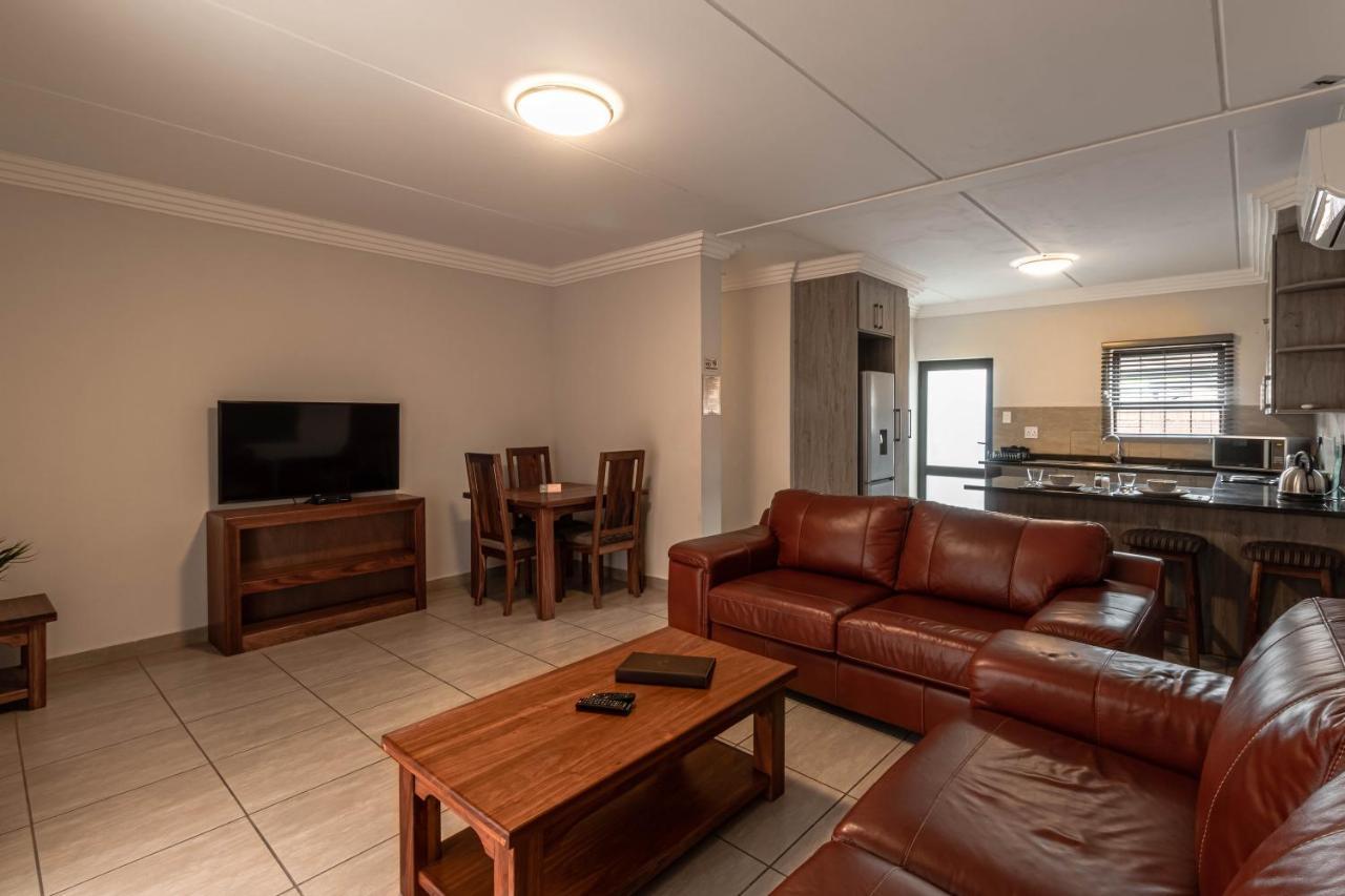 Camelot Guest House & Apartments Potchefstroom Exterior photo